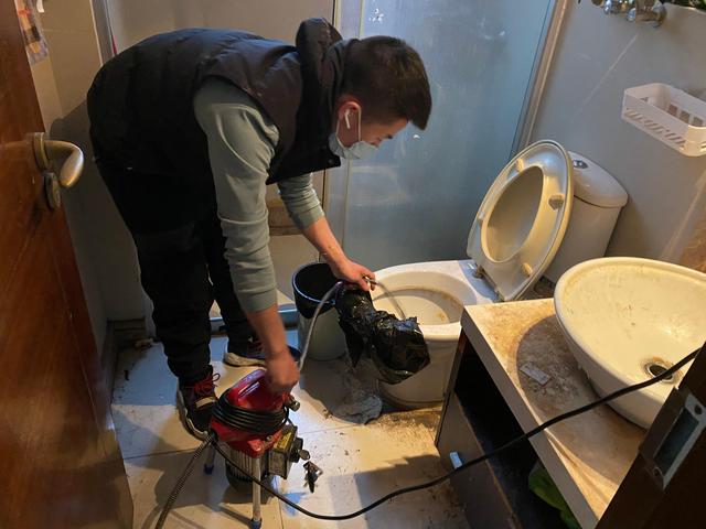 李沧马桶疏通-疏通下水道